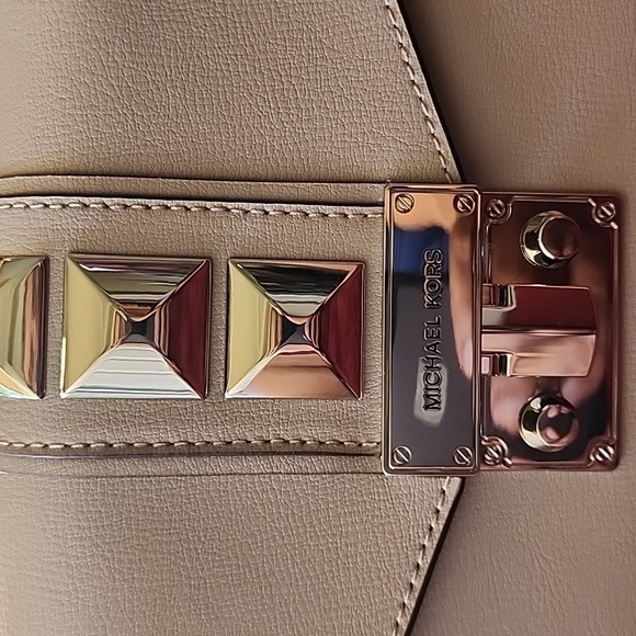 Michael Kors Rose Cross-body Leather Purse. - Picture 8 of 8